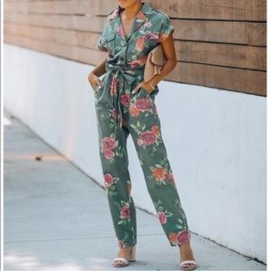 Vici jumpsuit floral size small